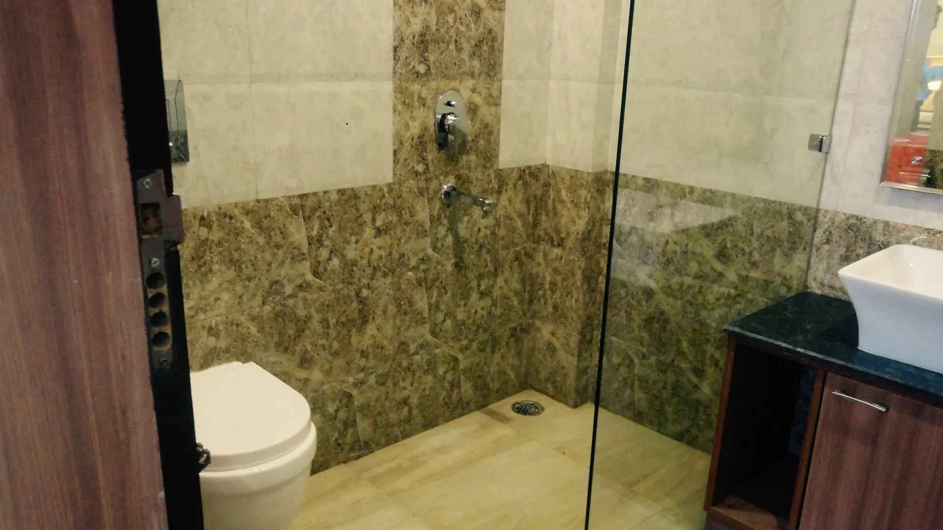 Cube At Medanta Hotell Gurgaon